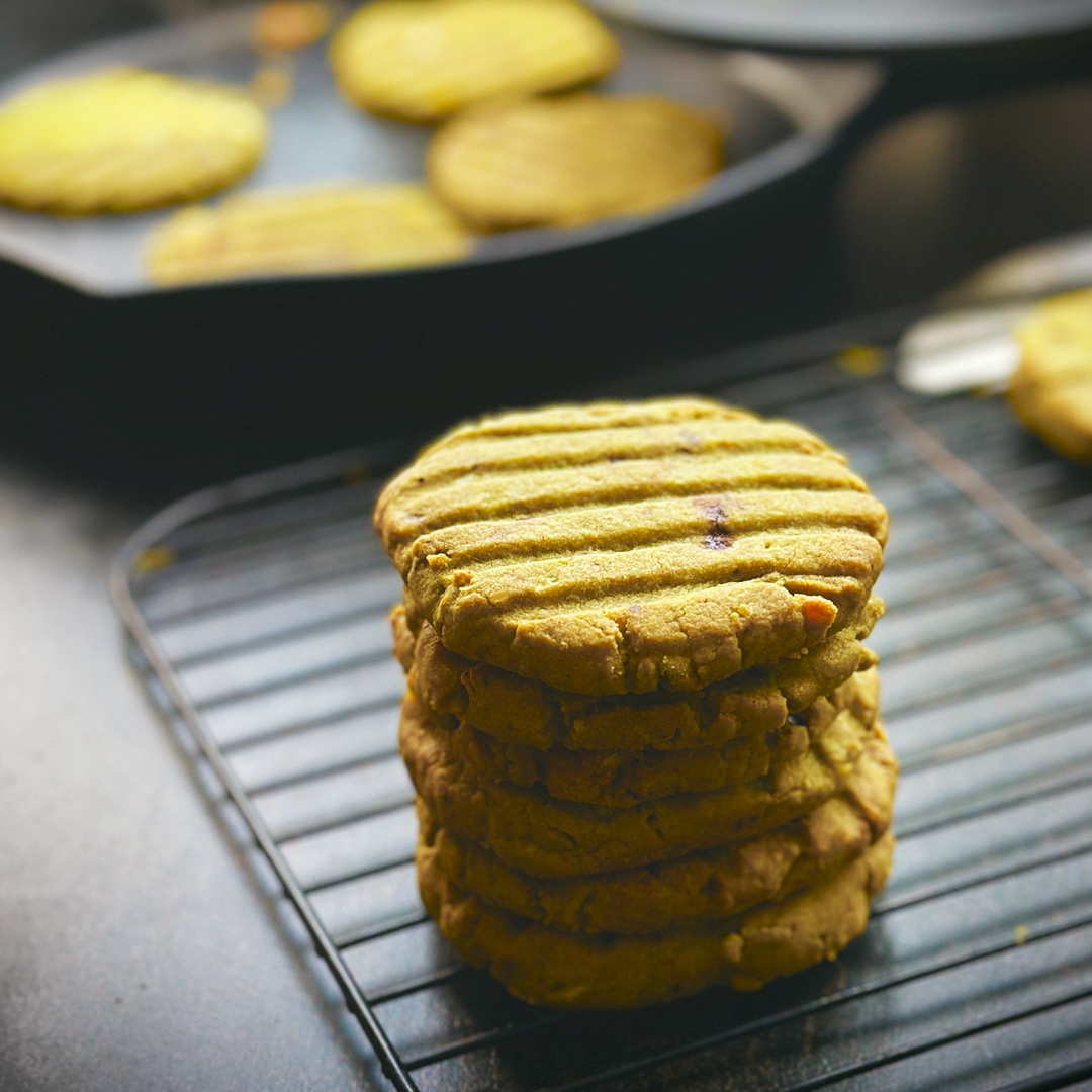 MATCHA MACADAMIA SHORTBREAD