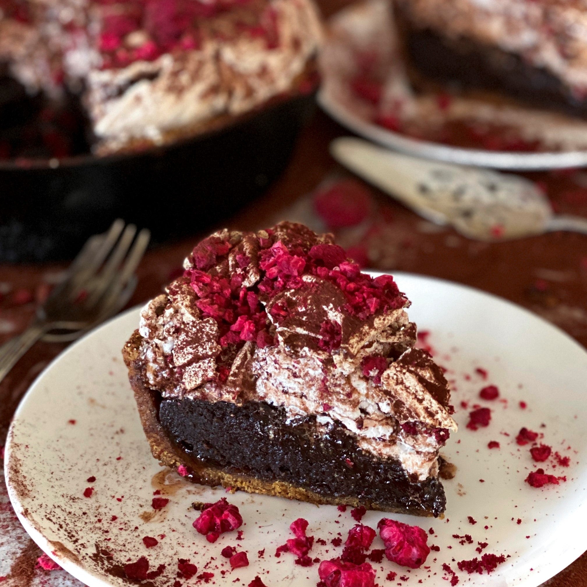 Tony’s Chocolonely Meringue Gingerbread Pie