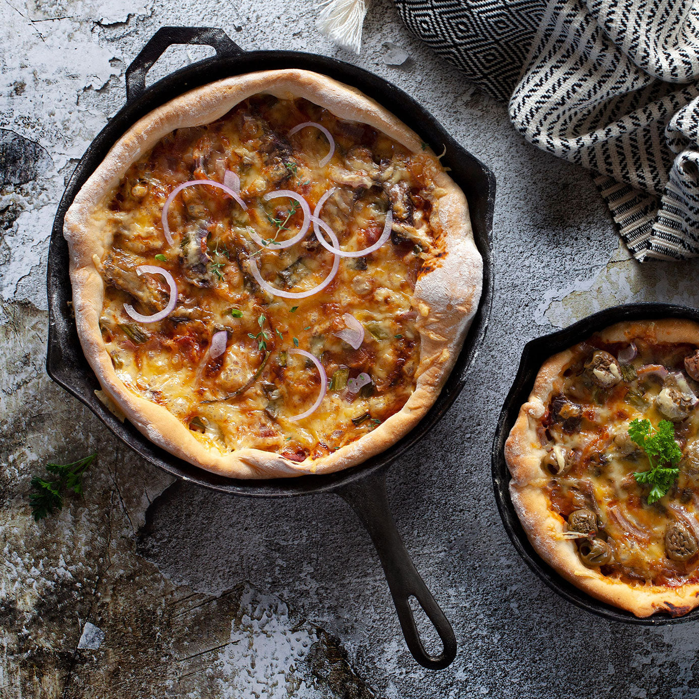 Legacy Pan | 28cm Satin Enamel Cast Iron | Antique Black