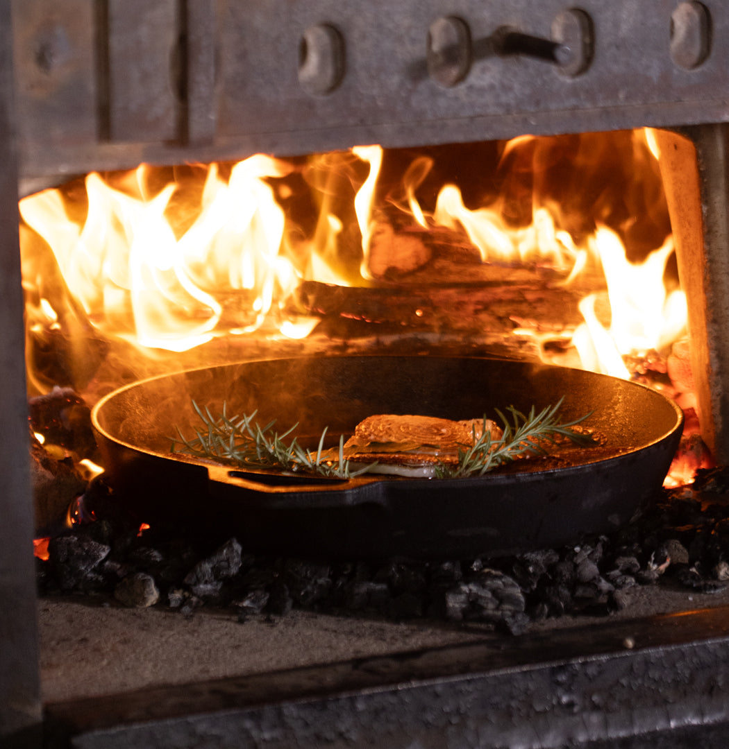 36cm Seasoned Cast Iron Grande Legacy Pan