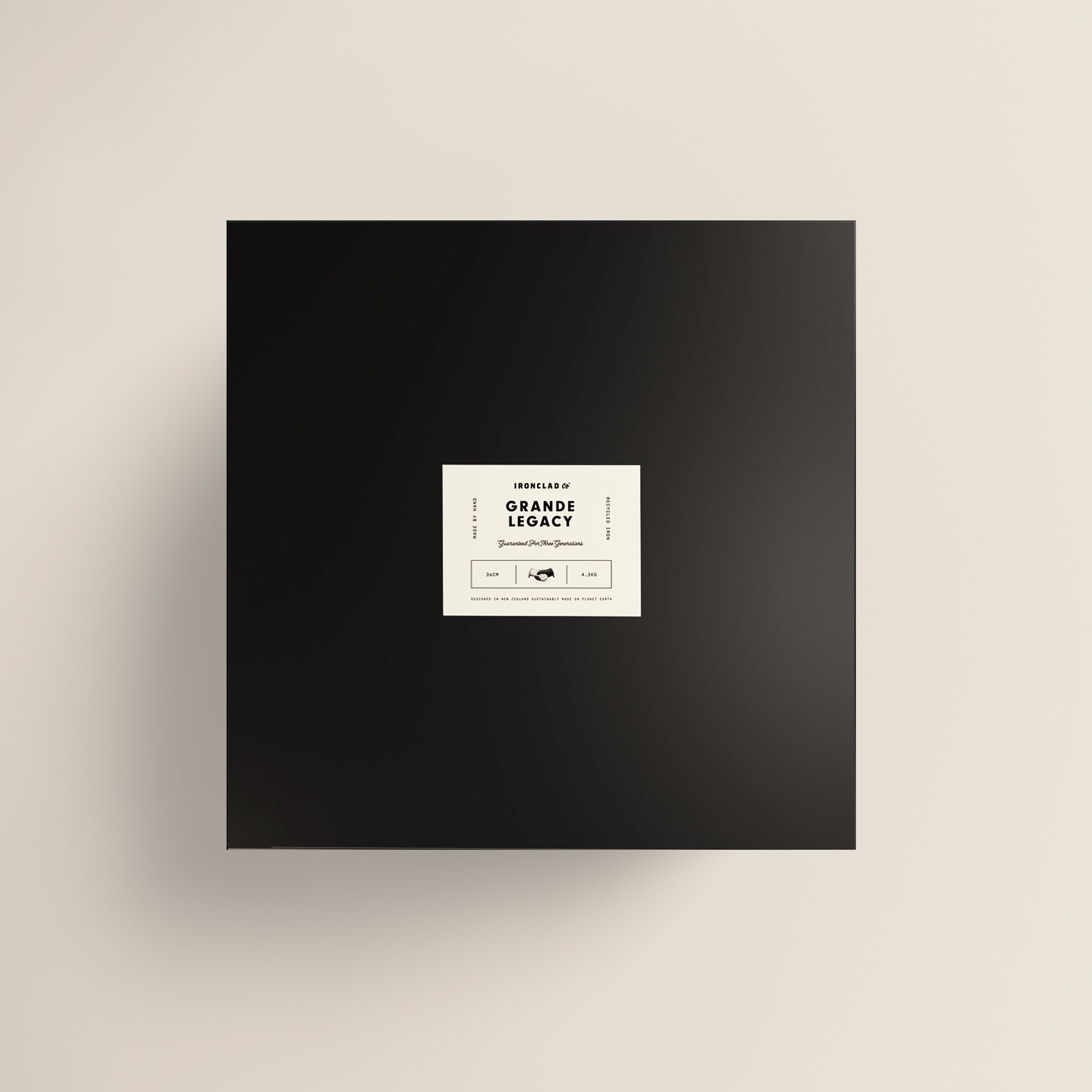 36cm Seasoned Cast Iron Grande Legacy Pan & Serving Lid