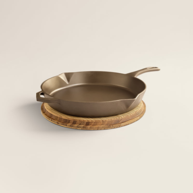28cm Seasoned Cast Iron Legacy Pan & Serving Lid