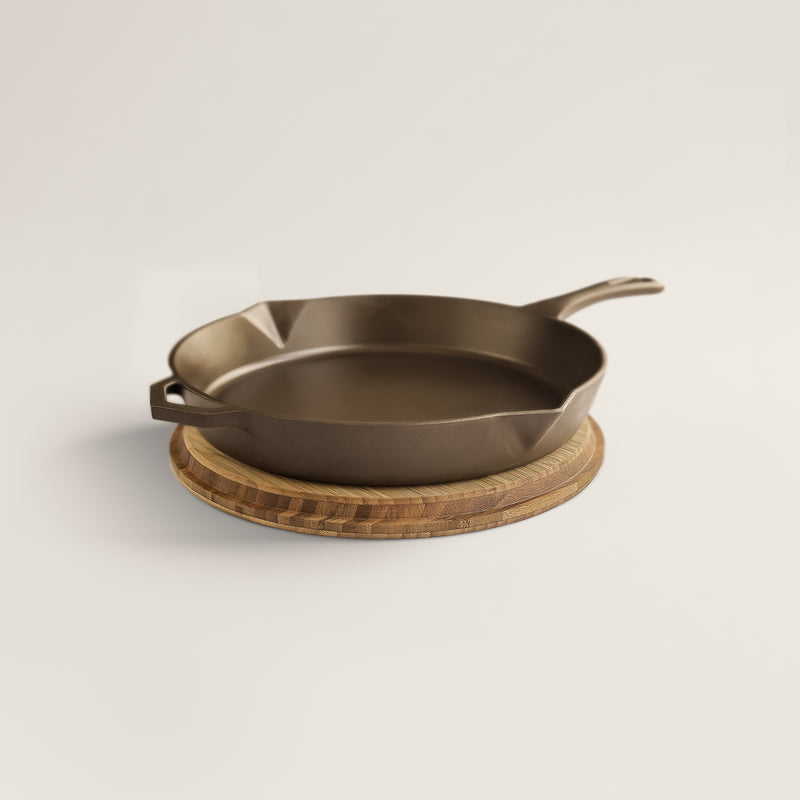 28cm Seasoned Cast Iron Legacy Pan & Serving Lid