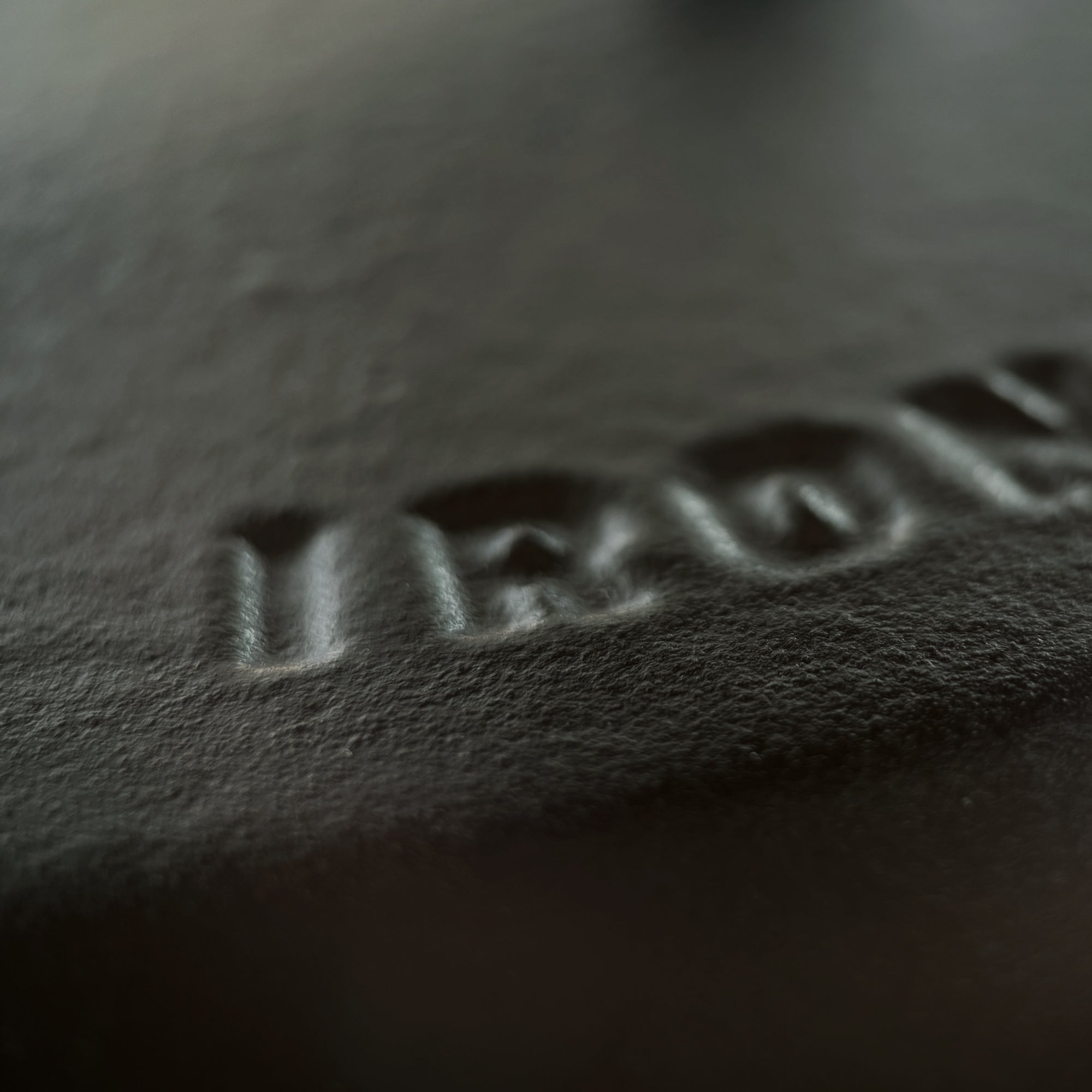 20cm Antique Black Satin Enamel Lil Legacy Lid