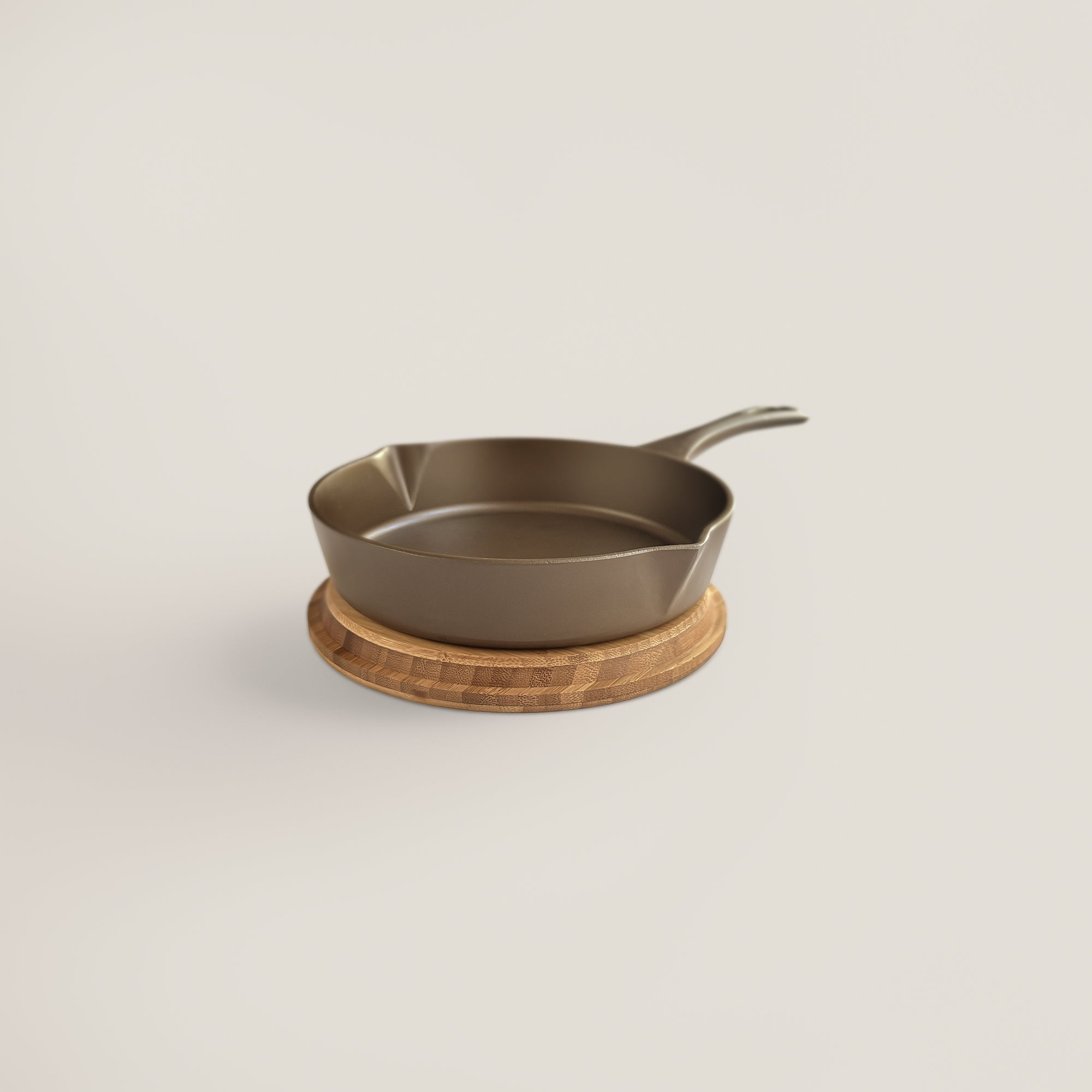 20cm Seasoned Cast Iron Lil Legacy Pan & Serving Lid