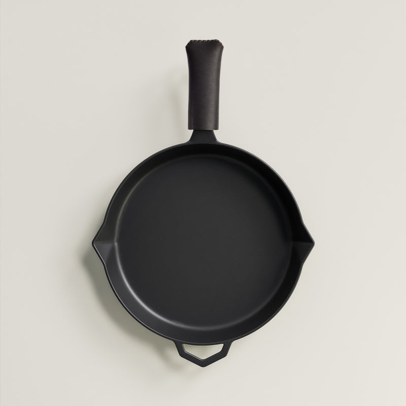 Antique Black 28cm Legacy Pan and Snug Bundle