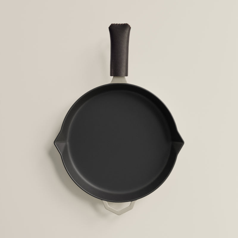 Salt Stone 28cm Legacy Pan and Snug Bundle