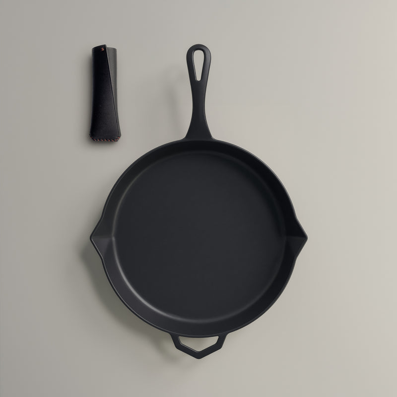 Antique Black 28cm Legacy Pan and Snug Bundle