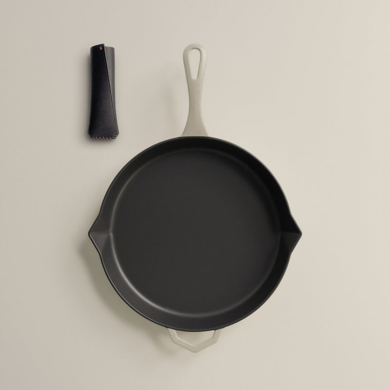 Salt Stone 28cm Legacy Pan and Snug Bundle