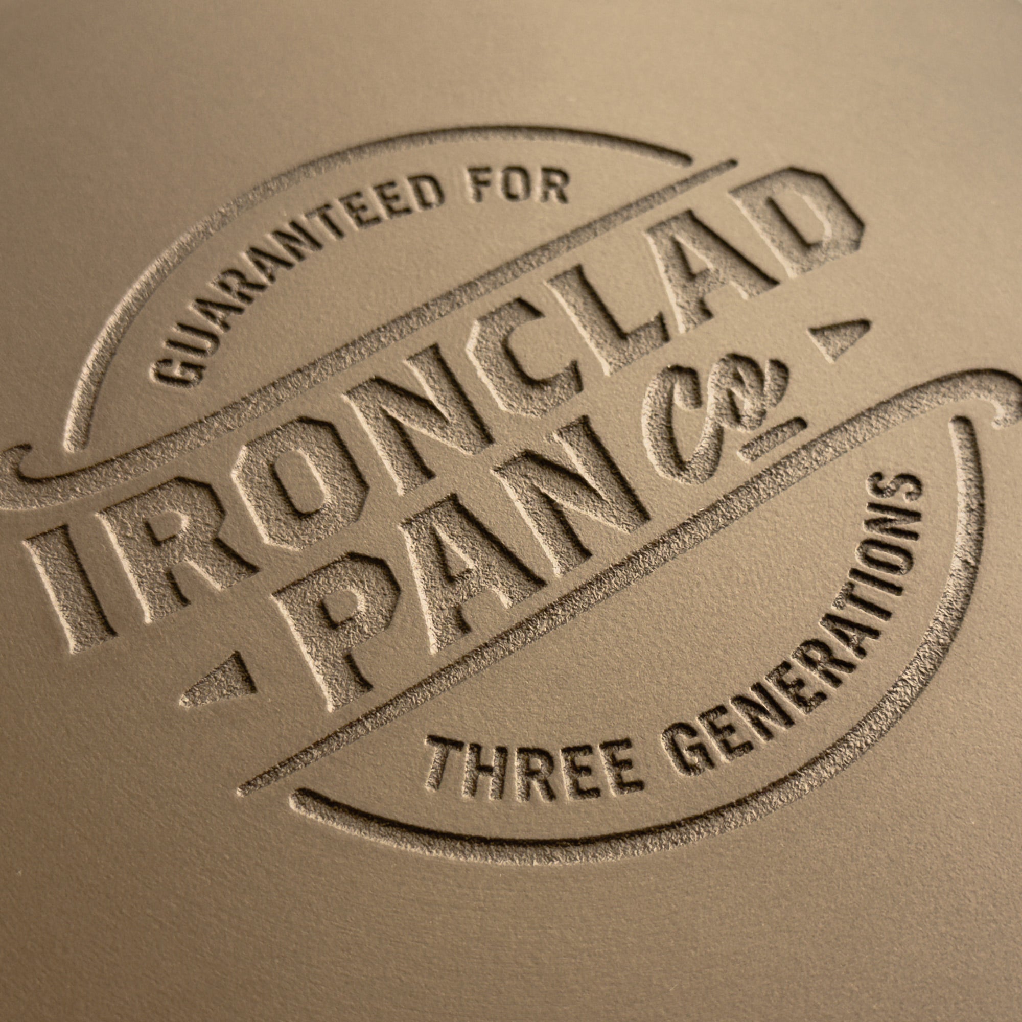 20cm Seasoned Cast Iron Lil Legacy Pan & Serving Lid