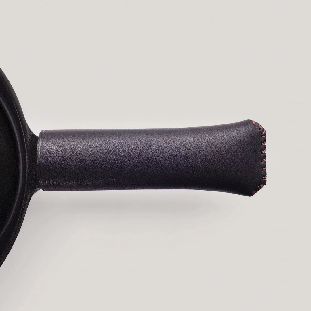 The Legacy Starter Kit 28cm Legacy Pan, Balm and Pan Snug